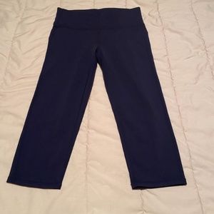 Athleta navy capri legging (medium)